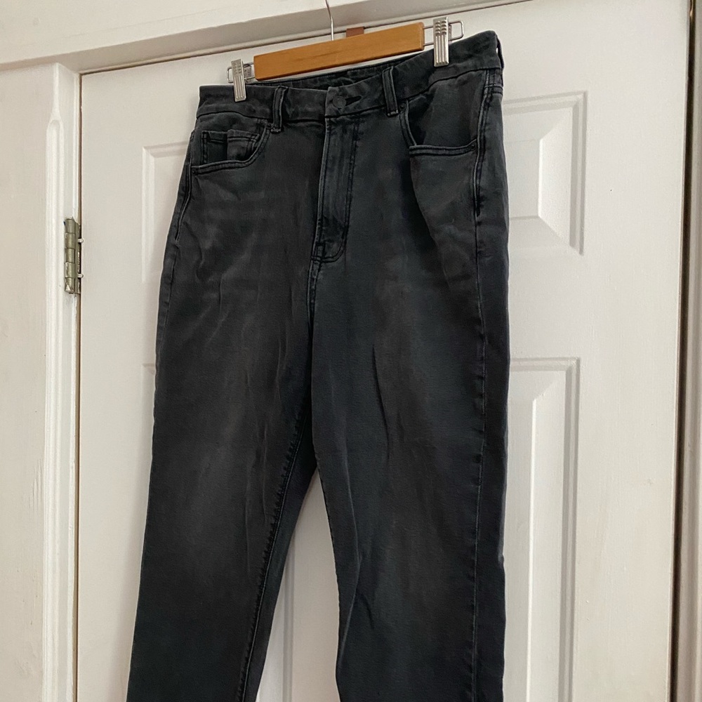 Curve love, cropped, straight legged jeans!